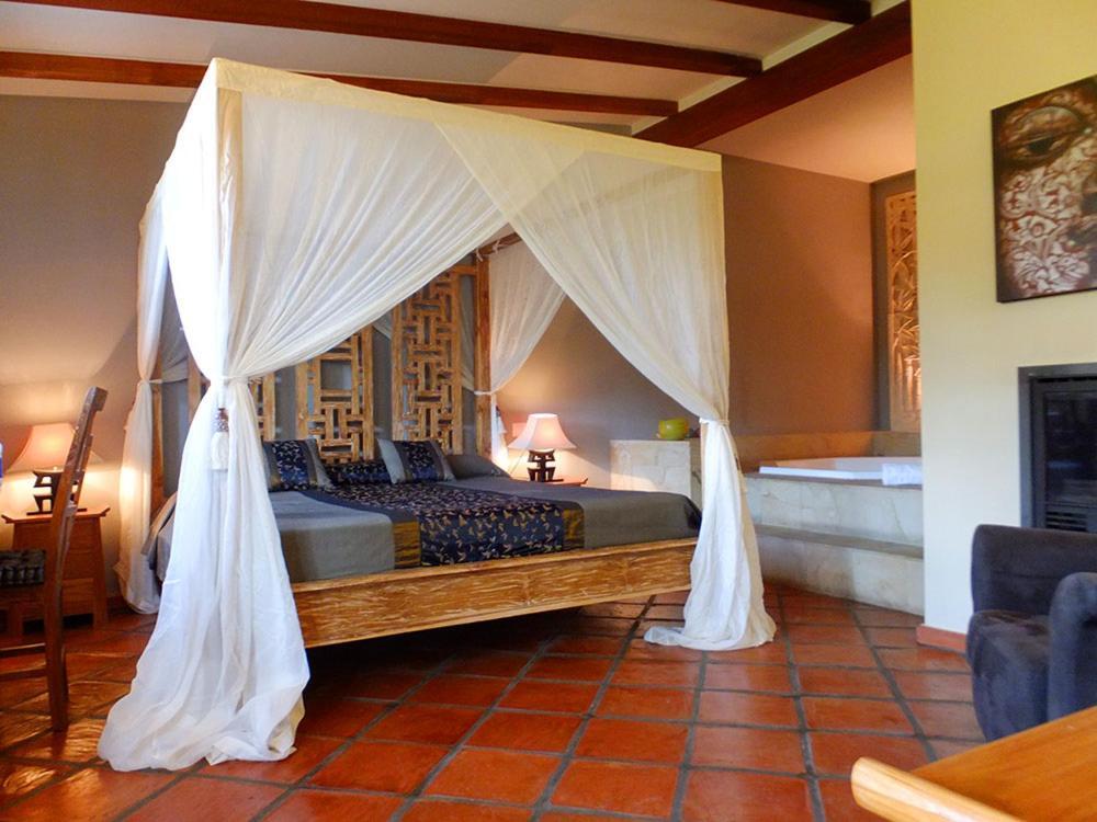 Masia Durba Hotel Castellnovo Bagian luar foto